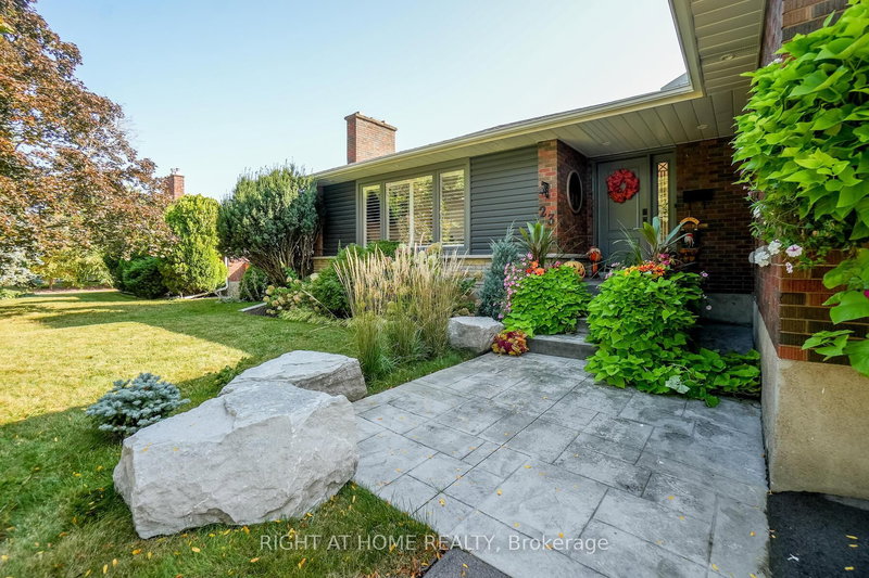 23 West Hampton Rd, St. Catharines, L2T 3E6 | Image 2