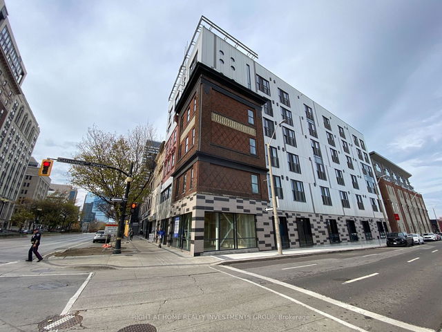 402 - 121 King Street