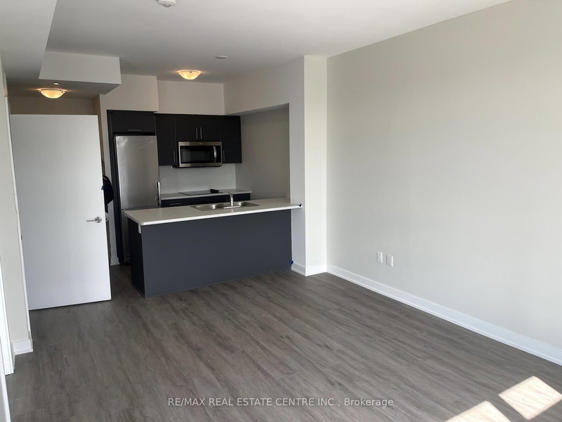 506 - 600 North Service Rd, Hamilton, L8E 5A7 | Image 2