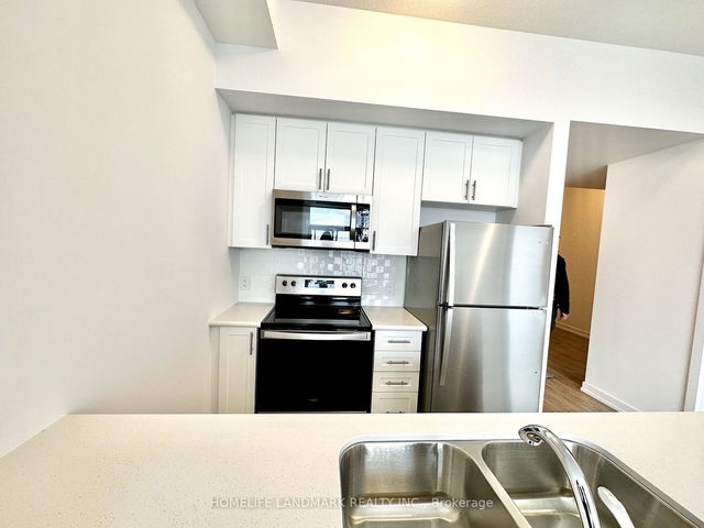 1210 - 460 Dundas Street