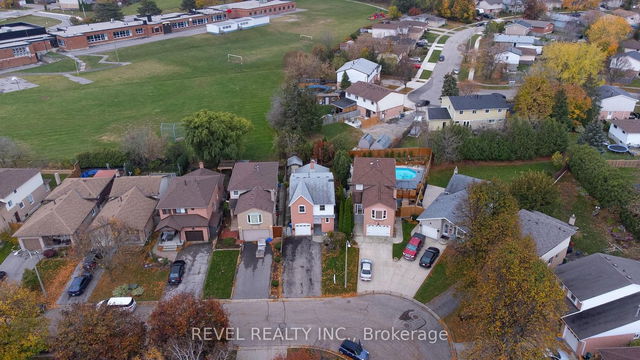 39 Twinoaks Crescent