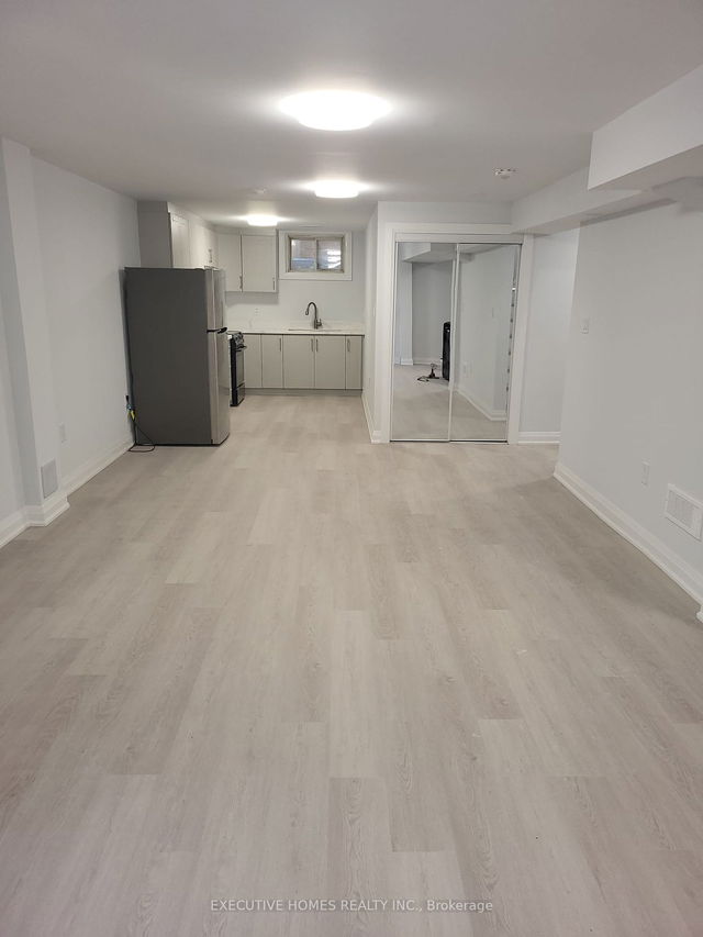 Basment - 8 Roelfson Drive