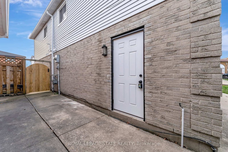 Main - 144 Ravenbury Dr, Hamilton, L8W 2B5 | Image 3