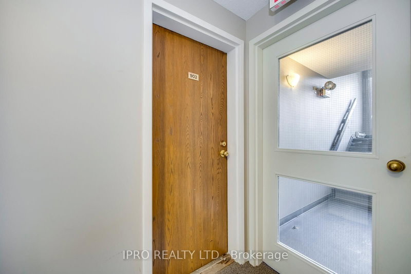 902 - 565 Greenfield Ave, Kitchener, N2C 2P5 | Image 3