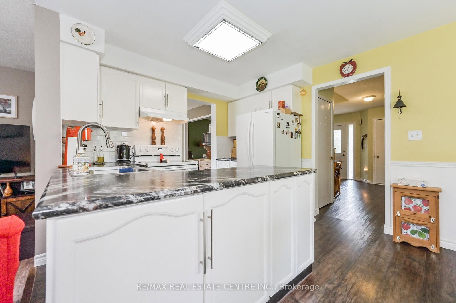 Listing Image 3
