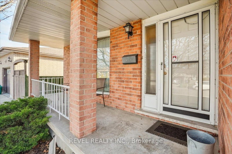 216 Ravenbury Dr, Hamilton, L8W 2J1 | Image 3