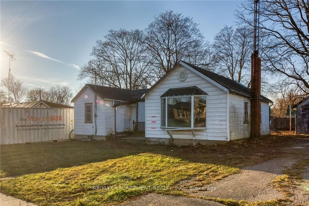 Listing Image 4