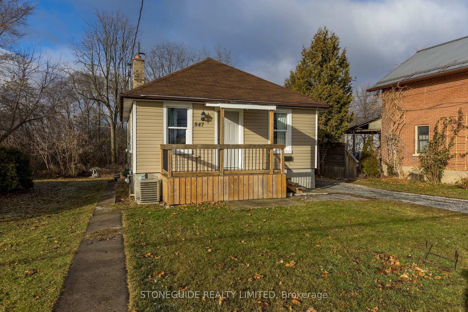 Listing photo 3