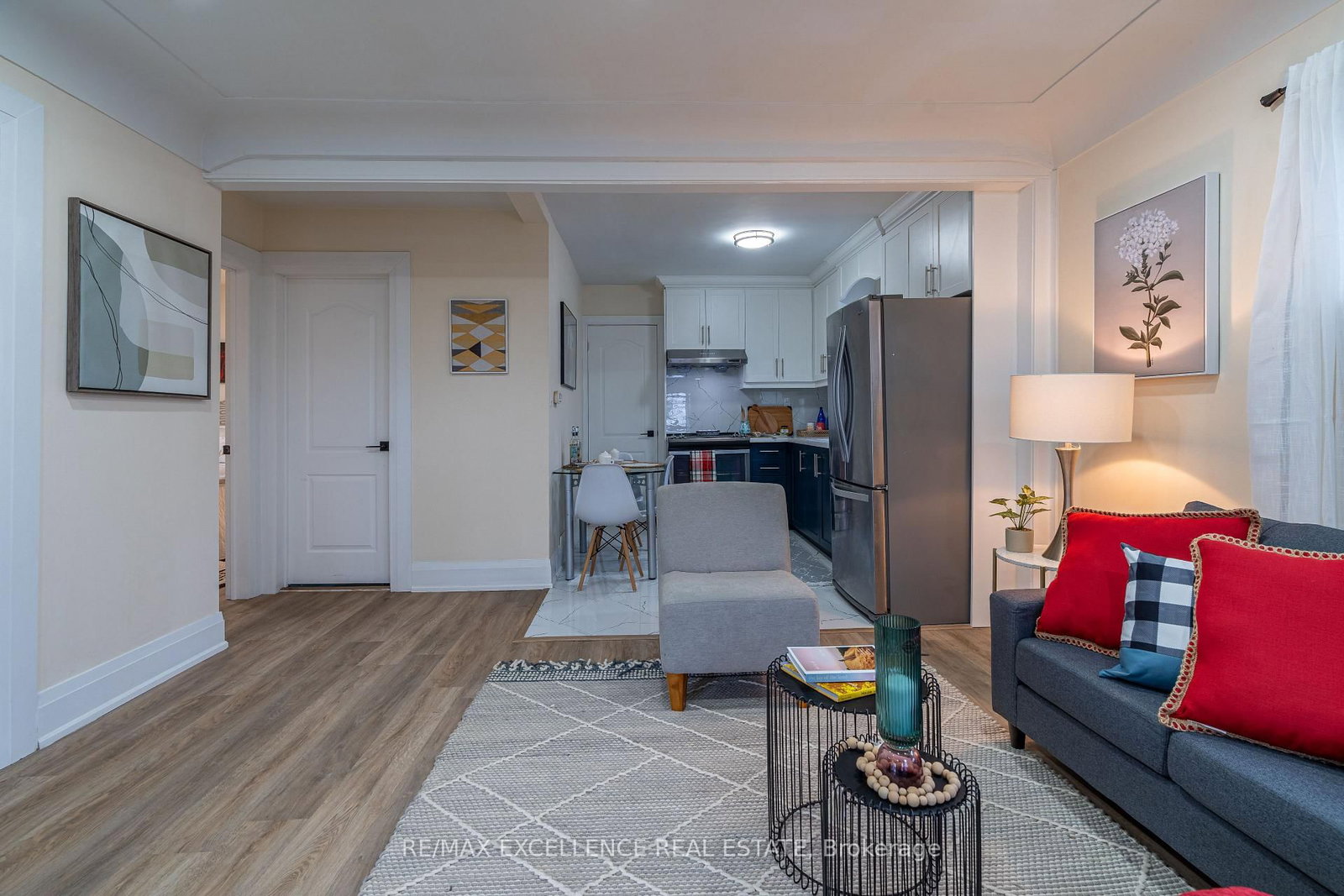 Listing Image 3