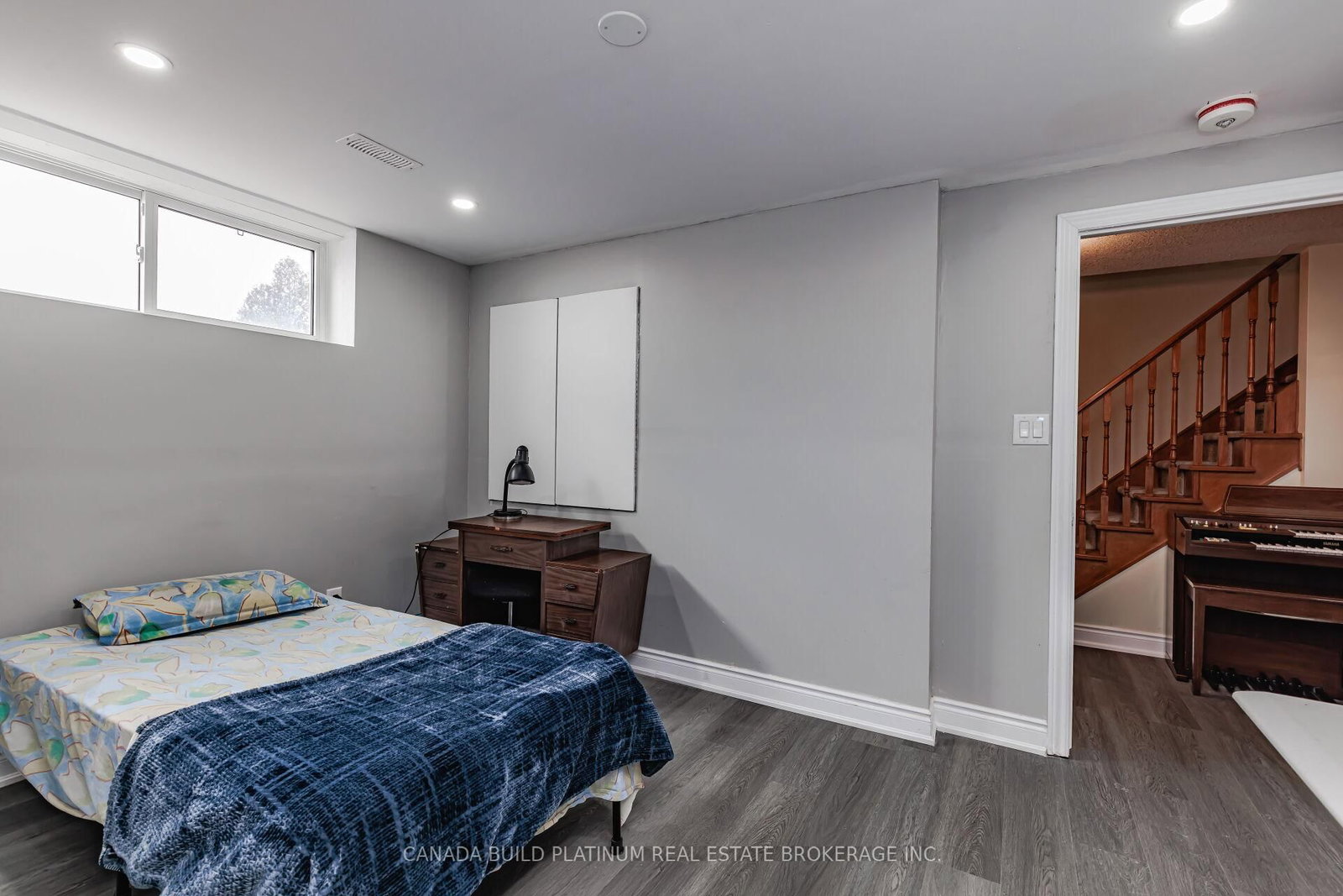 Listing Image 12