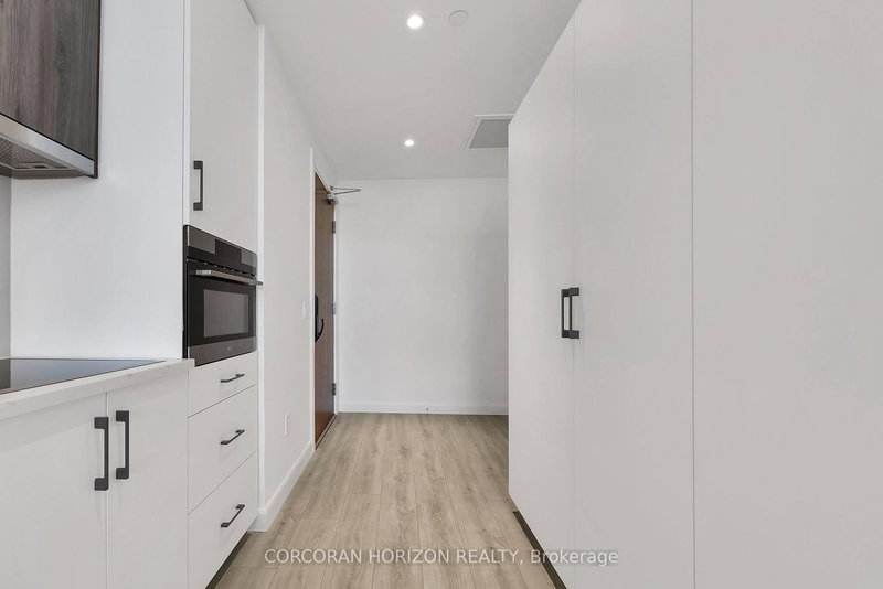 313 - 741 King St W, Kitchener, N2G 1E5 | Image 2