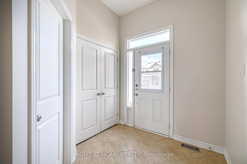 112 Whispering Winds Way, Ottawa, K1W 0B7 | Image 3