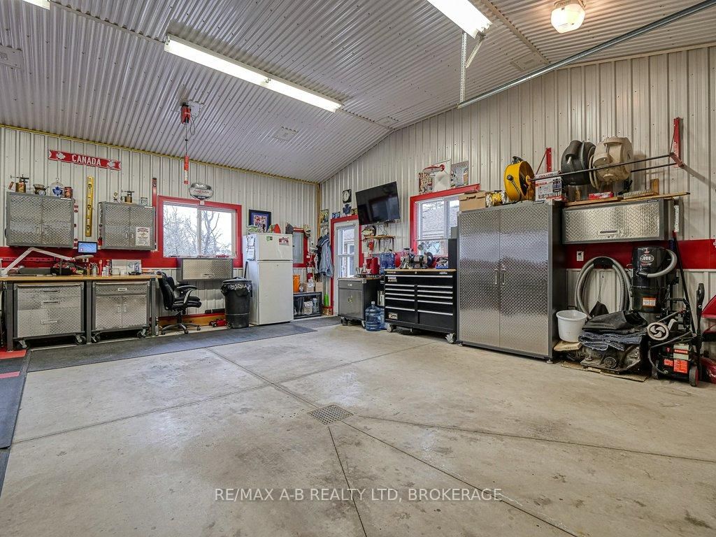 Listing Image 4