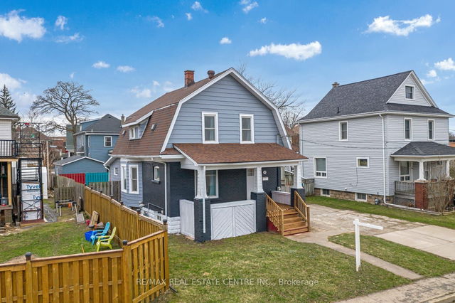 4572 Nelson Crescent