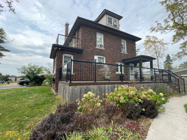 3487 Upper James Street