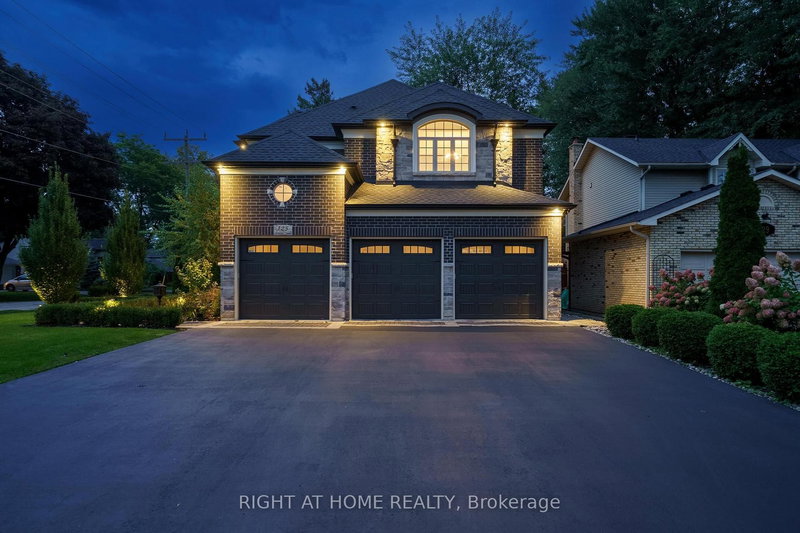 125 Central Dr, Hamilton, L9G 2A3 | Image 3