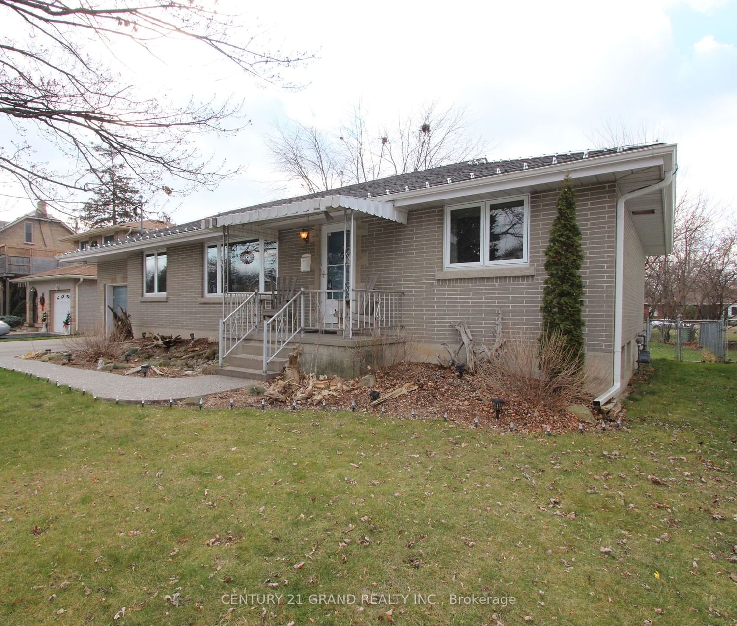 Detached House sold at 6 Patterson Avenue, Brantford, N3S 6W9 - MLS: X7386178