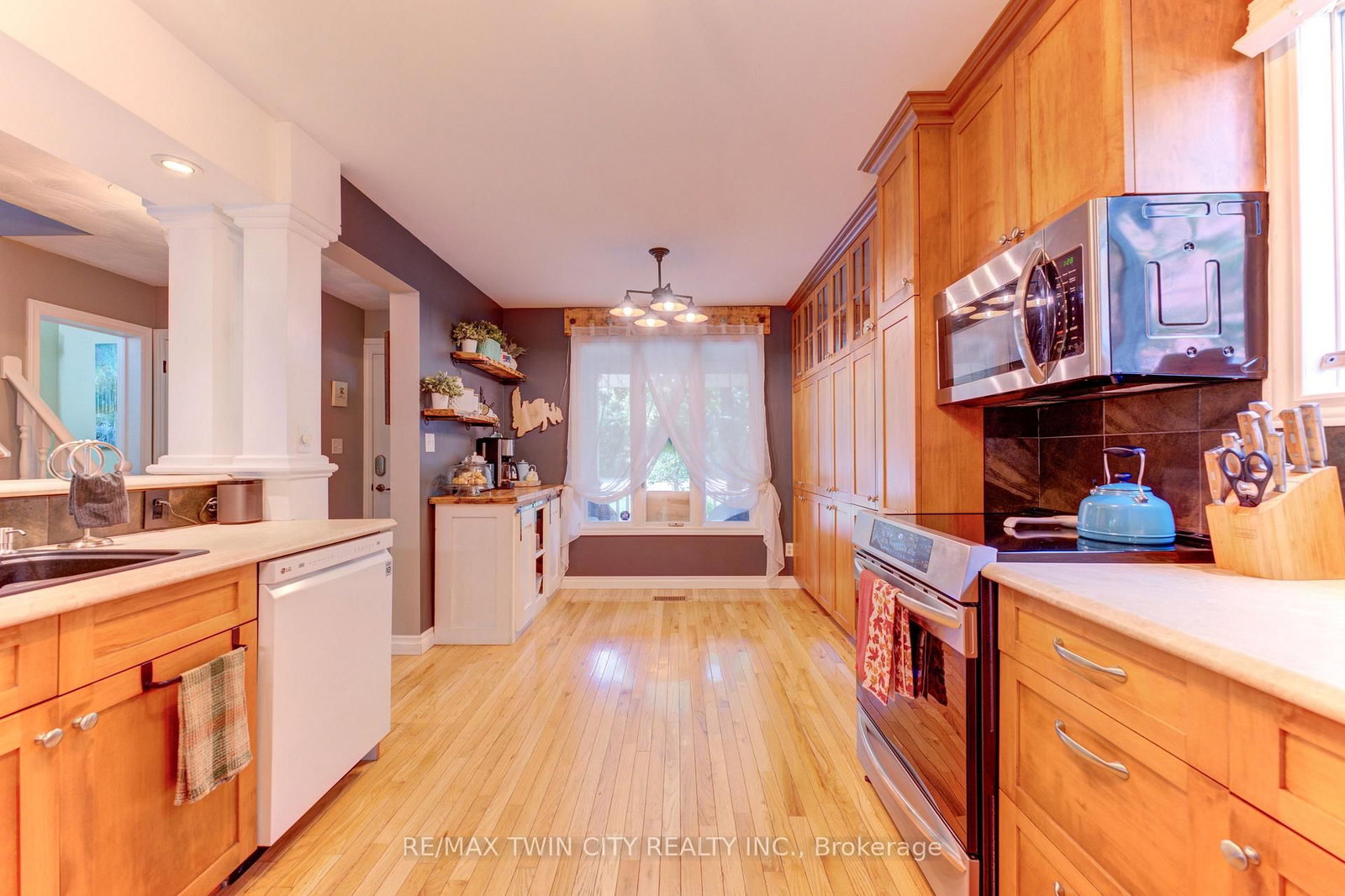 Listing Image 7