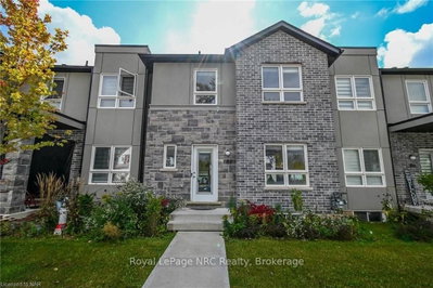 Townhouse sold at 182 Broadway Lane, Welland, Ontario, L3C 5L5 - Broadway - MLS: X7402348