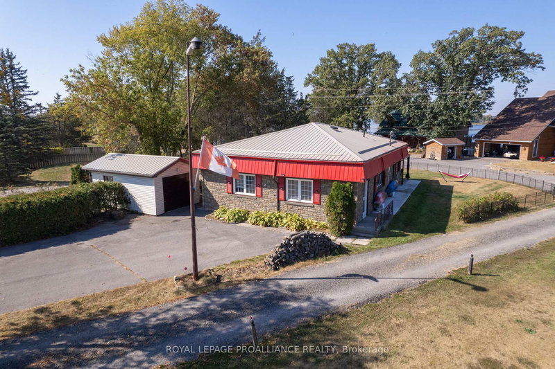 35 Peats Point Rd, Prince Edward County, K8N 4Z7 | Image 3