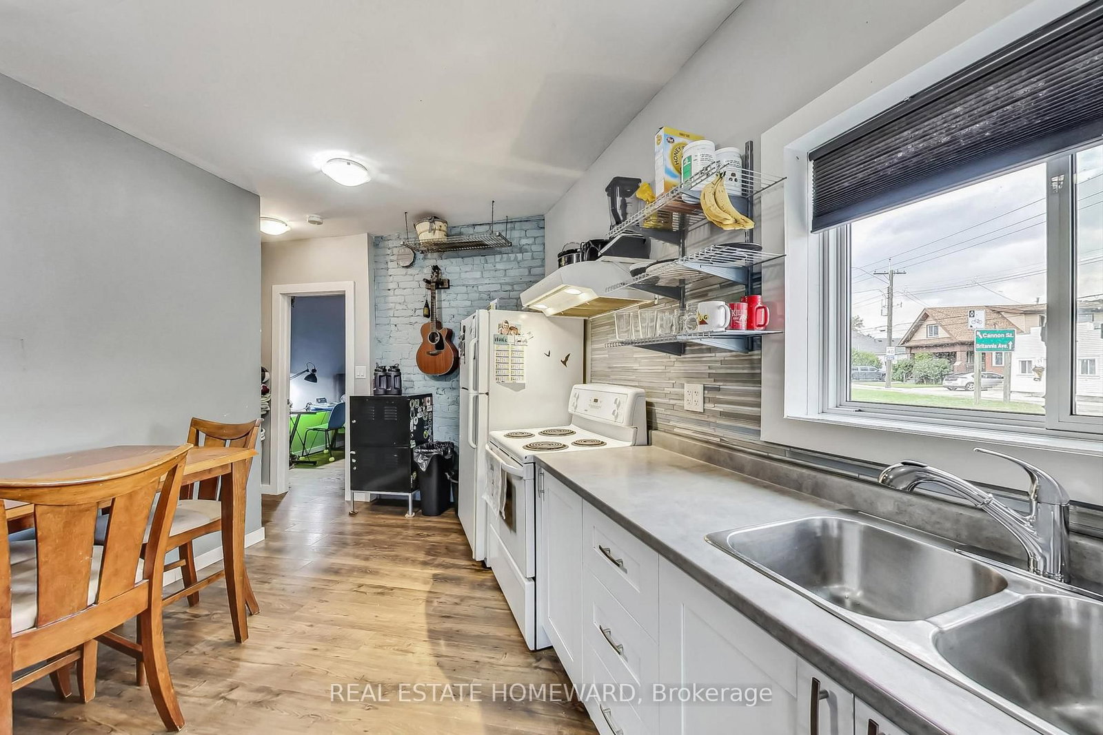 Listing Image 7