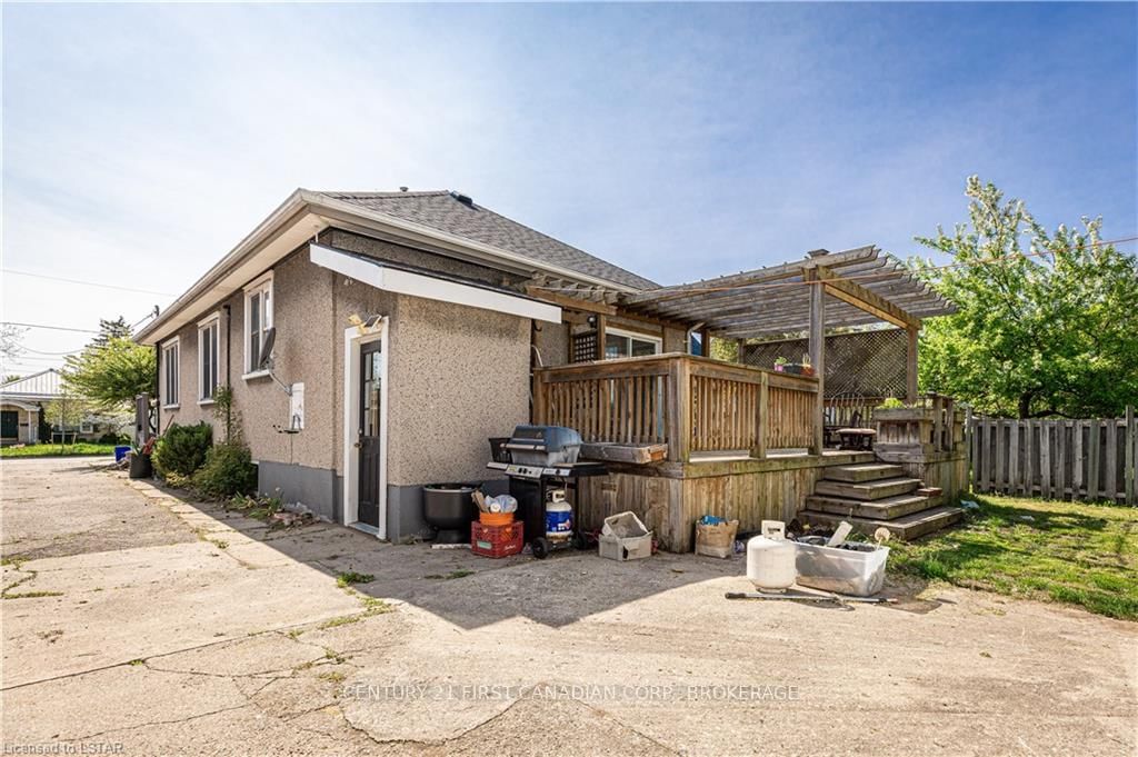 Listing Image 4
