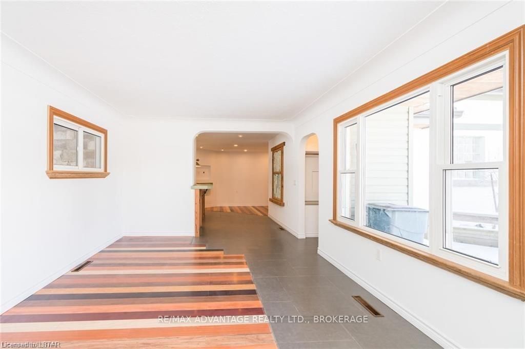 Listing Image 12