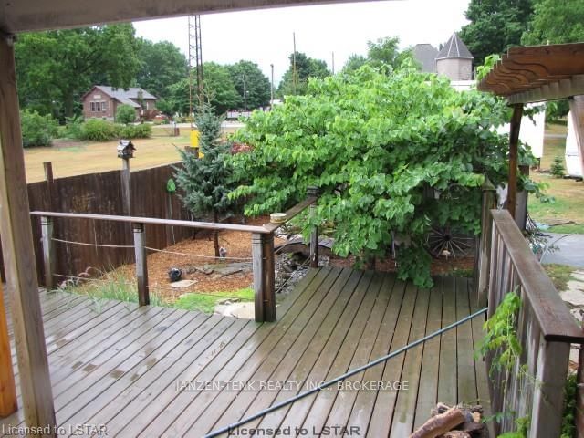 Listing Image 4