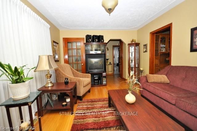 Listing Image 5