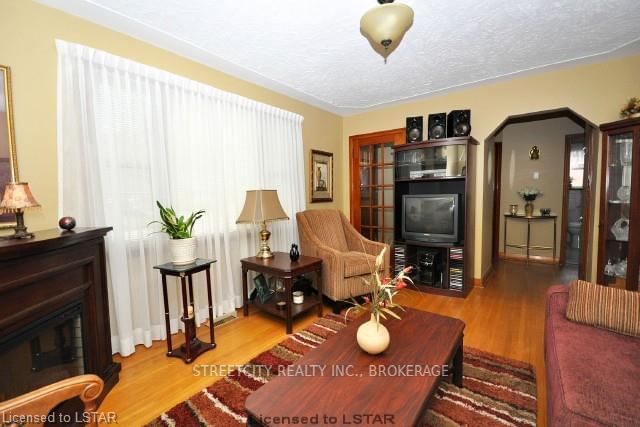 Listing Image 6