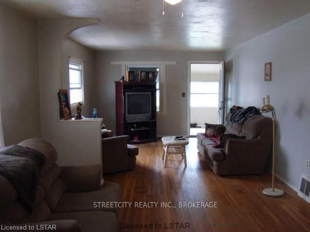 Listing Image 3