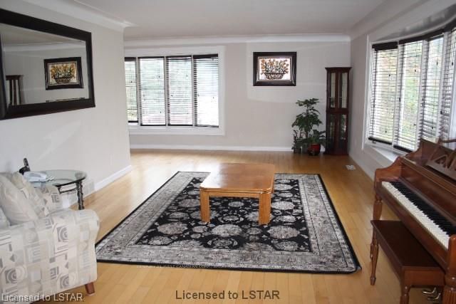 Listing Image 4