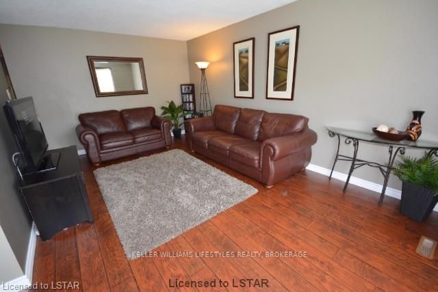 Listing Image 3