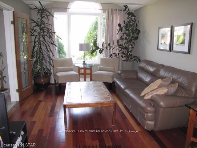 Listing Image 8