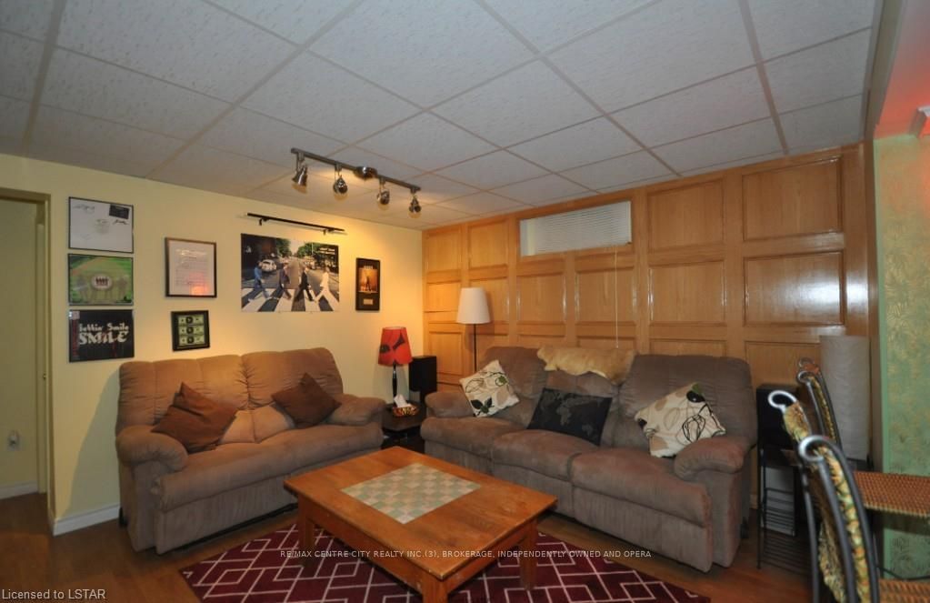 Listing Image 11