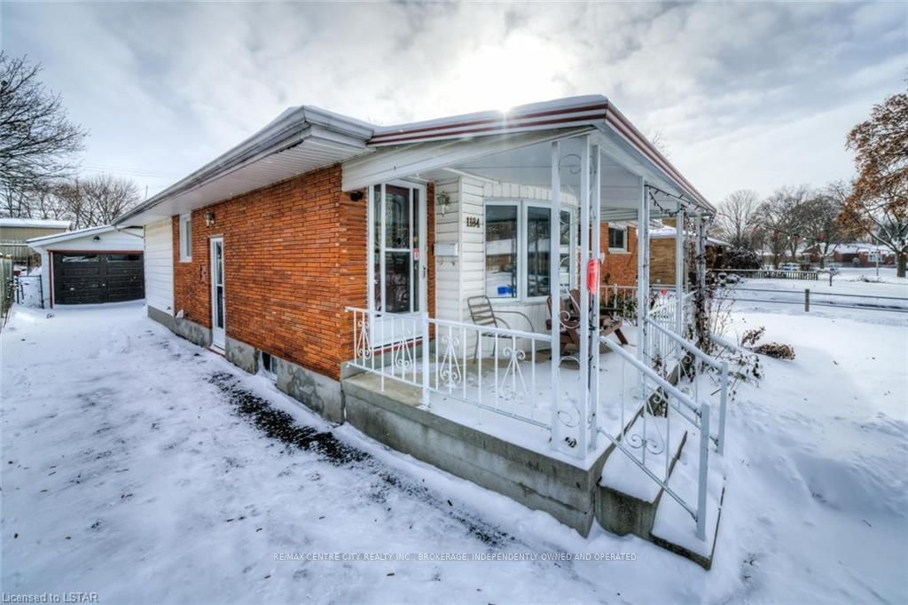 Listing Image 4