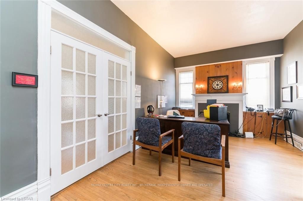 Listing Image 4