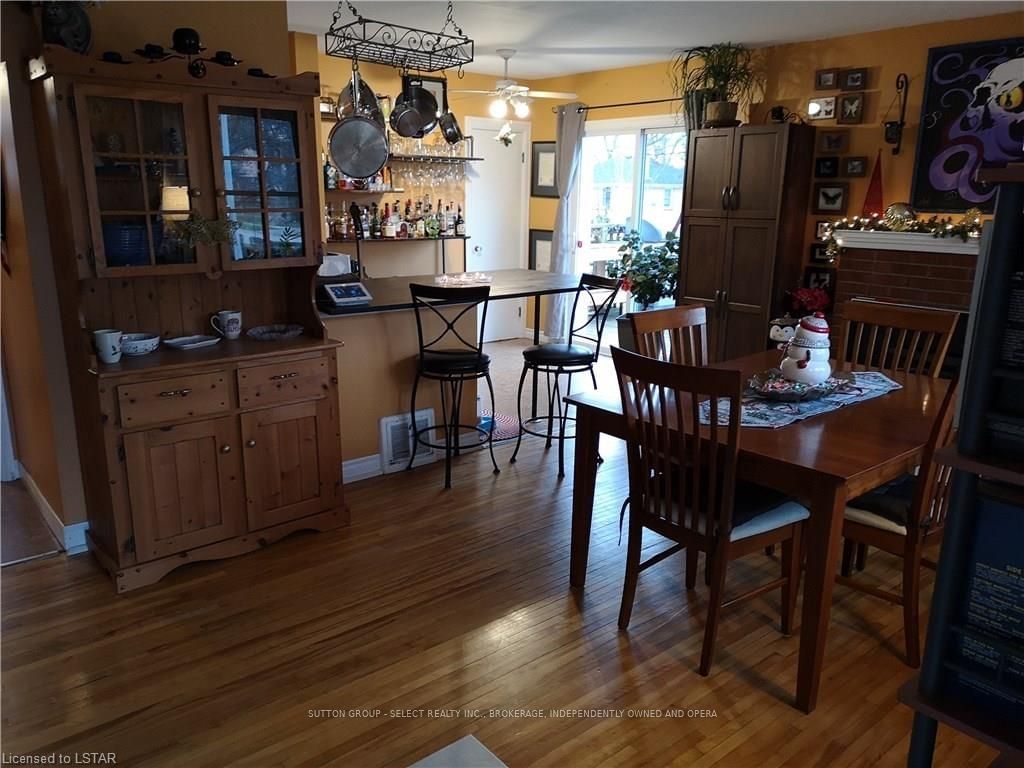 Listing Image 7