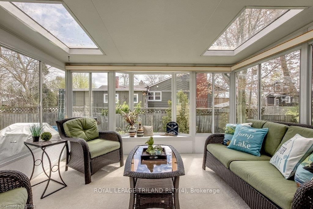 Listing Image 9