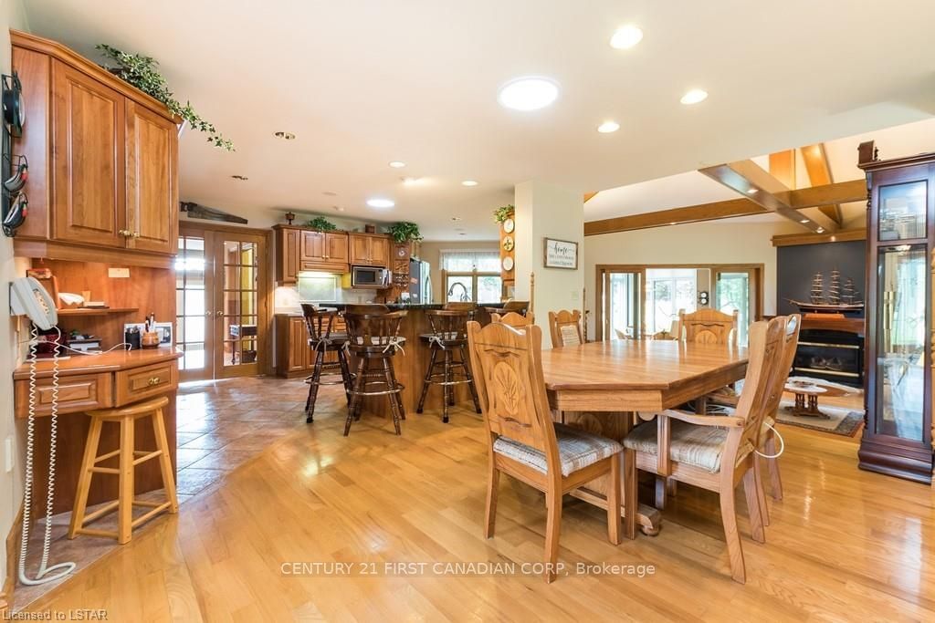 Listing Image 10