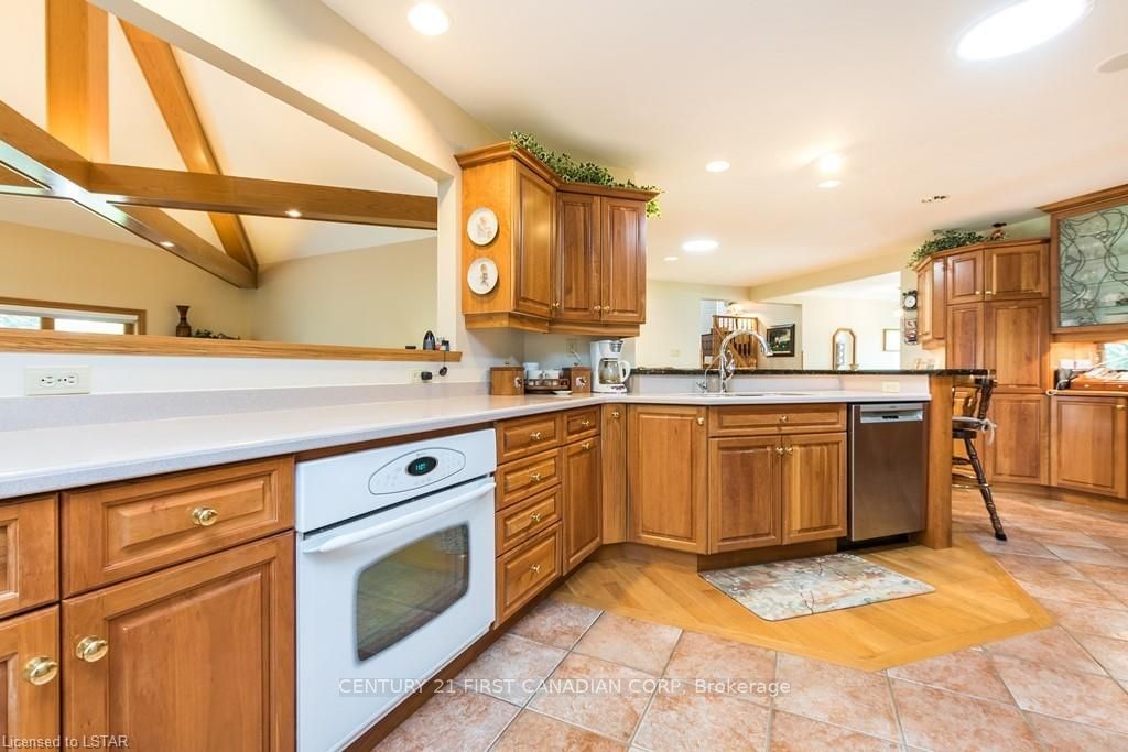 Listing Image 14