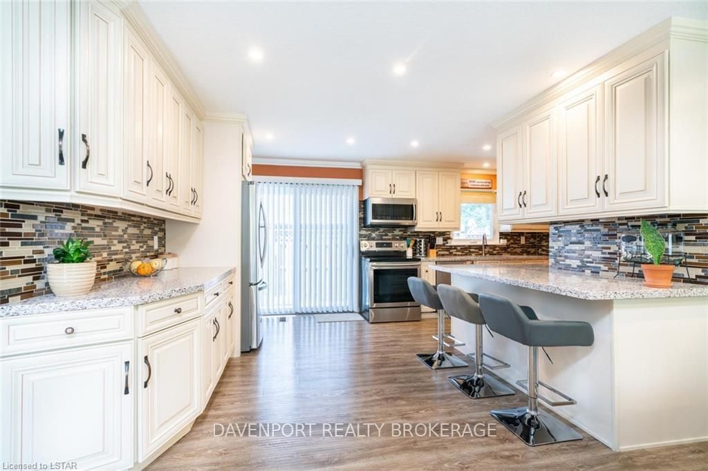 Listing Image 8