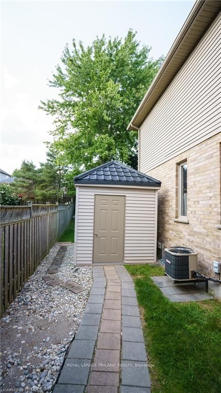 Listing Image 11