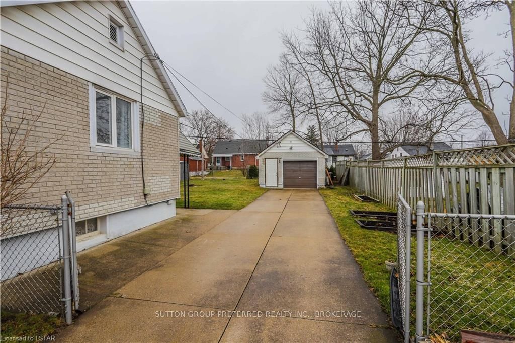 Listing Image 4