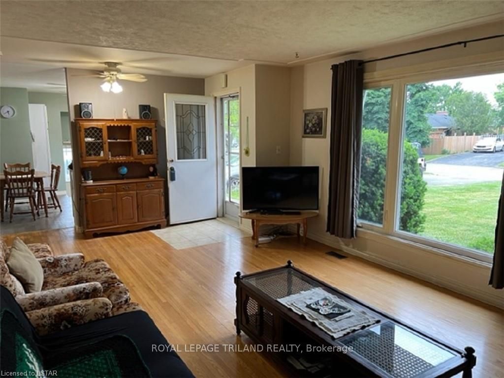 Listing Image 3