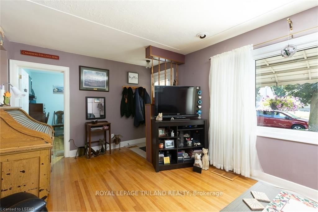 Listing Image 7