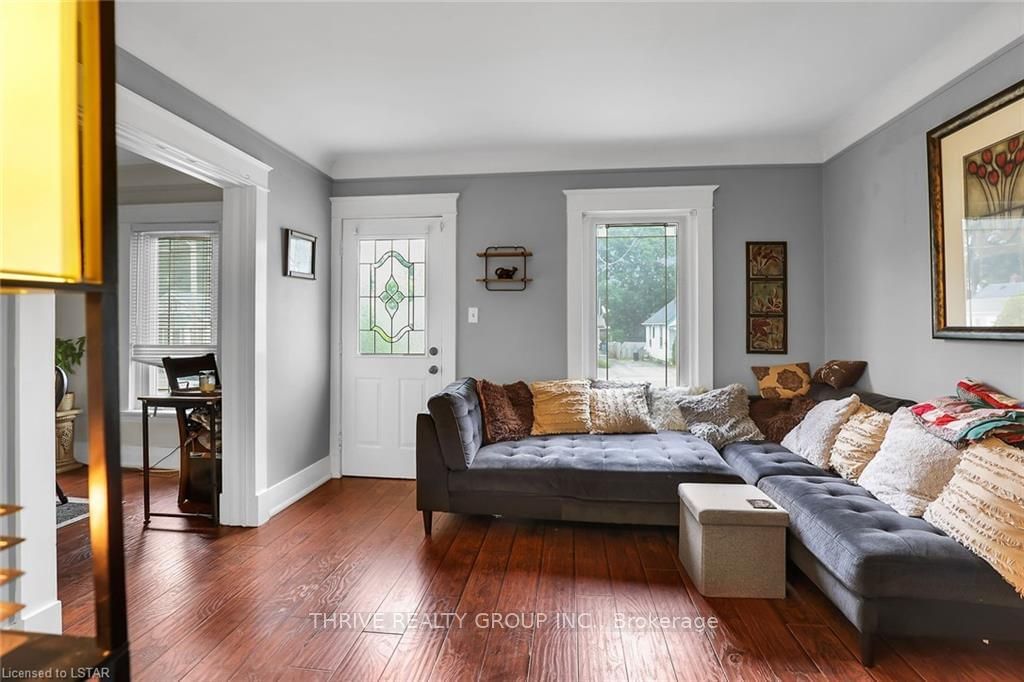 Listing Image 4