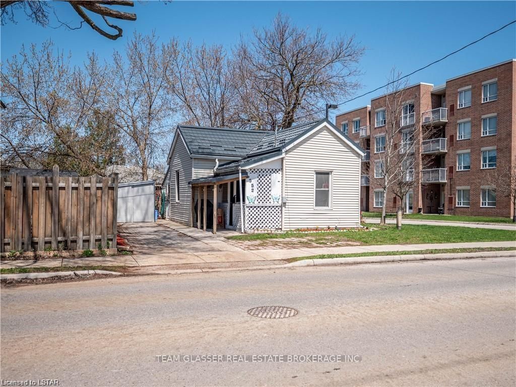 Listing Image 4