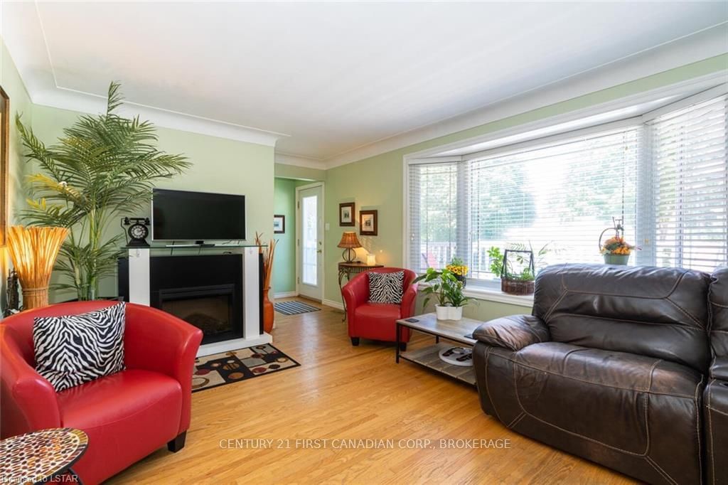 Listing Image 7