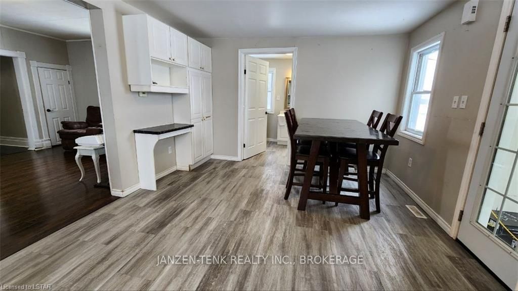 Listing Image 7